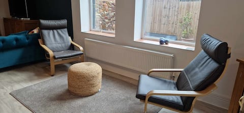 Top performing Airbnb: "Tardis" Hideaway 350 steps to the beach & more in Hunstanton