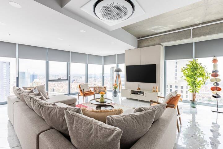 Gorgeous 3BD/2Bath Bright Airy Penthouse! #355 gallery image 2