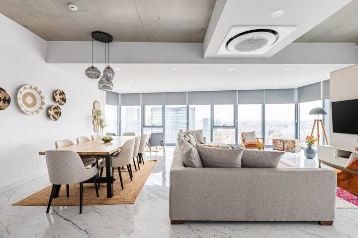 Gorgeous 3BD/2Bath Bright Airy Penthouse! #355 gallery image 3