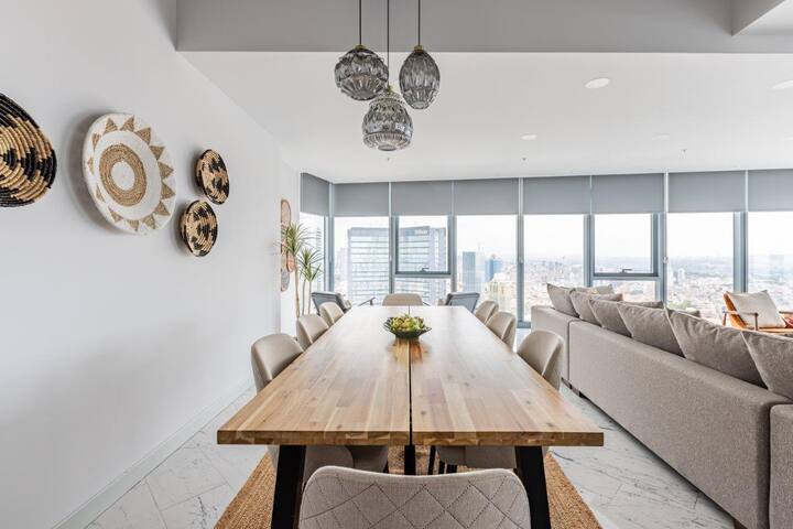 Gorgeous 3BD/2Bath Bright Airy Penthouse! #355 gallery image 4