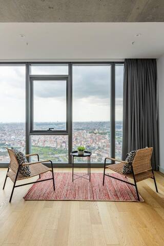 Gorgeous 3BD/2Bath Bright Airy Penthouse! #355 gallery image 5