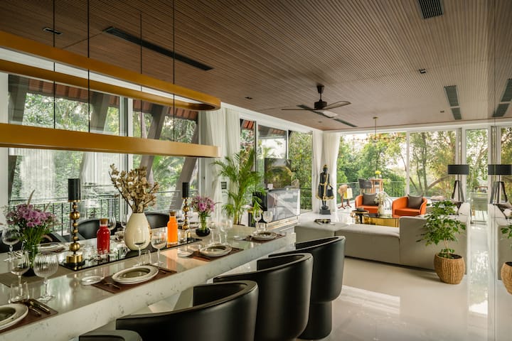Dining area image 1