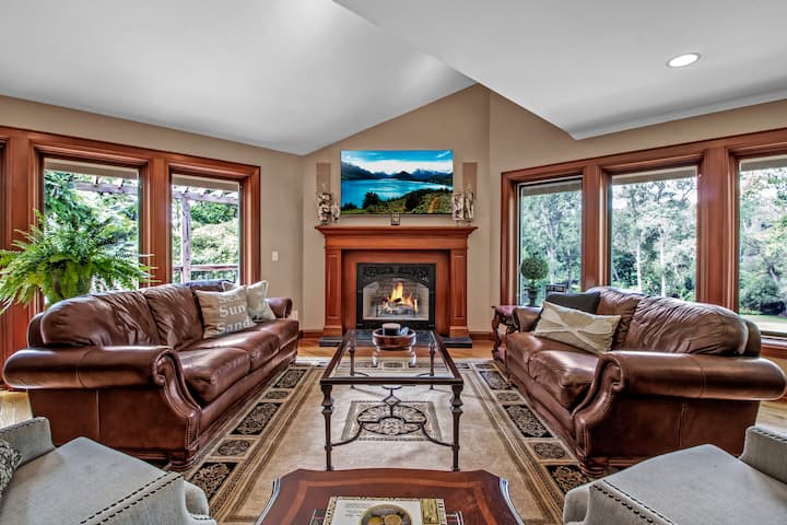 Pure Luxury On Cazenovia Creek - East Aurora, NY