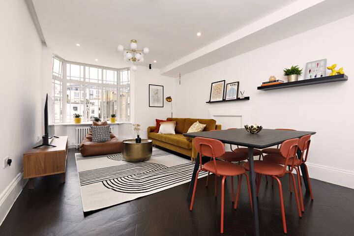 Hyde Park -Brand NEW- Lux 4Beds 3.5Baths gallery image 4