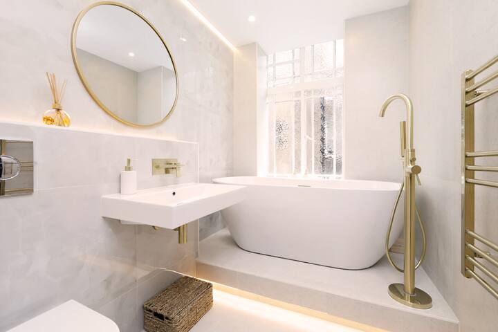 Hyde Park -Brand NEW- Lux 4Beds 3.5Baths