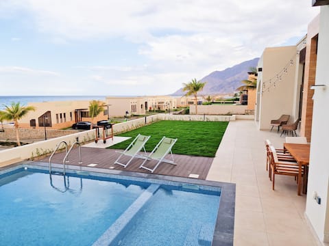 Sifah Sea View Villa w/ Pool