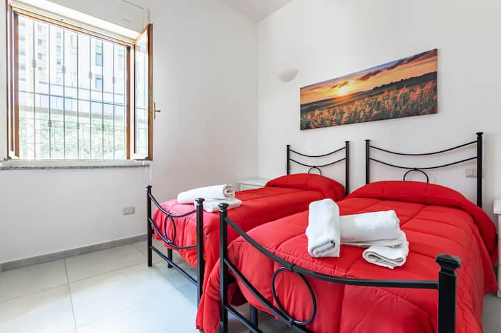 Guesthost - Comfy Apt Near The Station W/courtyard - Cagliari