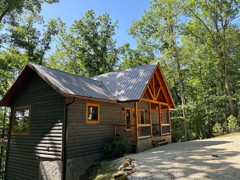 Hörst Basecamp-Hot Tub, Secluded, Climbing Room