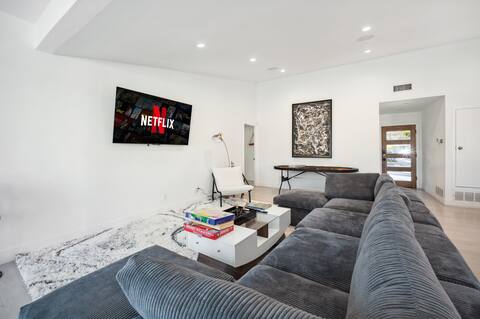 4-Bed with BBQ Patio 10 Guests