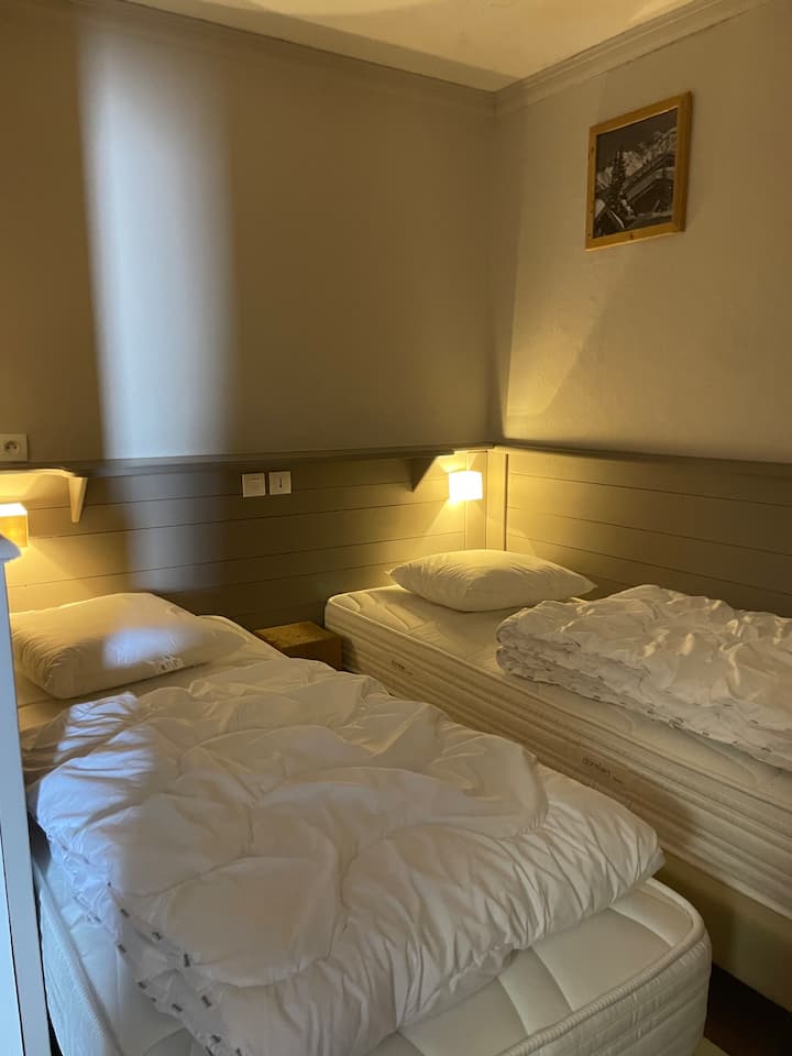 საძინებელი 1