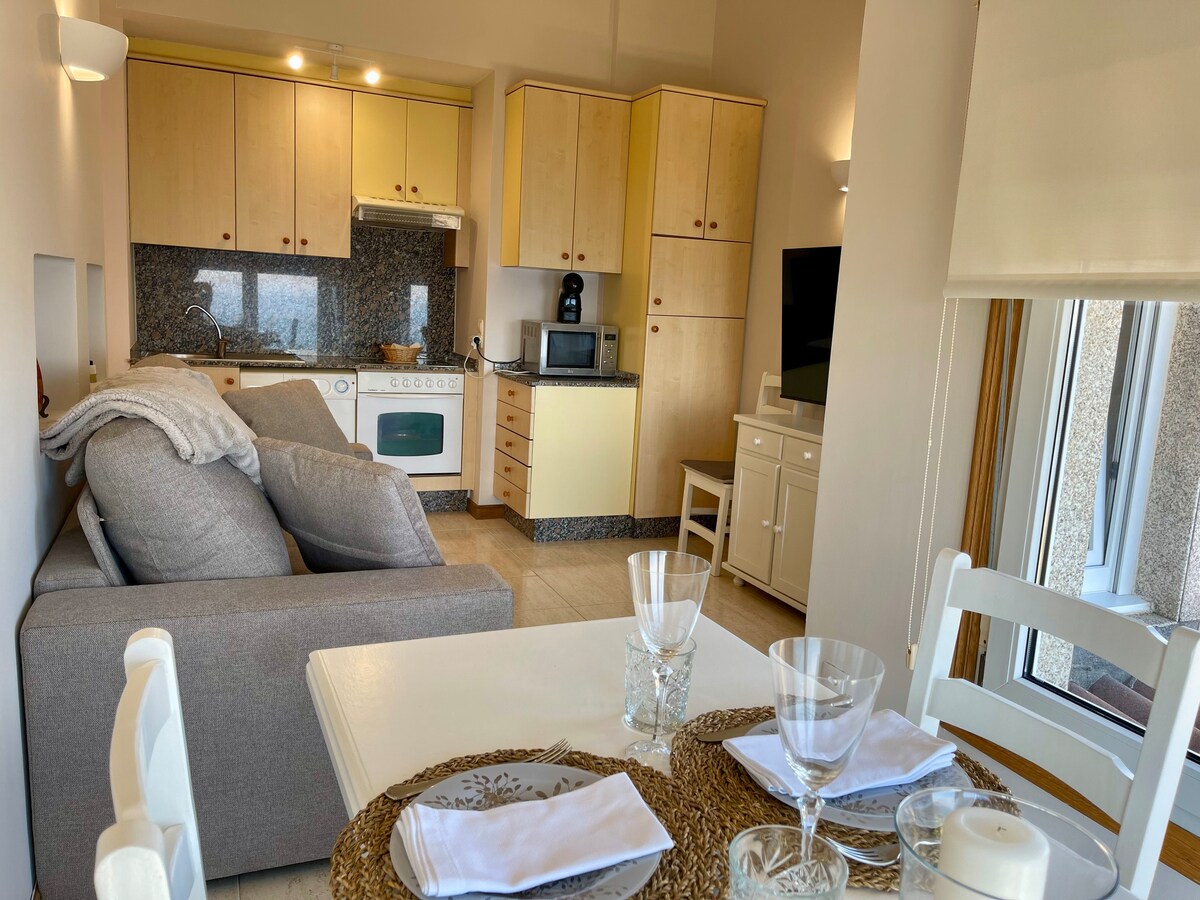Successful Airbnb property: 1 bedroom apartment above the sea in Sanxenxo