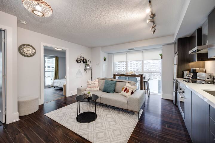 Luxury 3BR Suite w Free Parking -CN,Convention Cnt gallery image 4