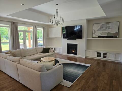 4 bdrm home in family friendly neighbourhood