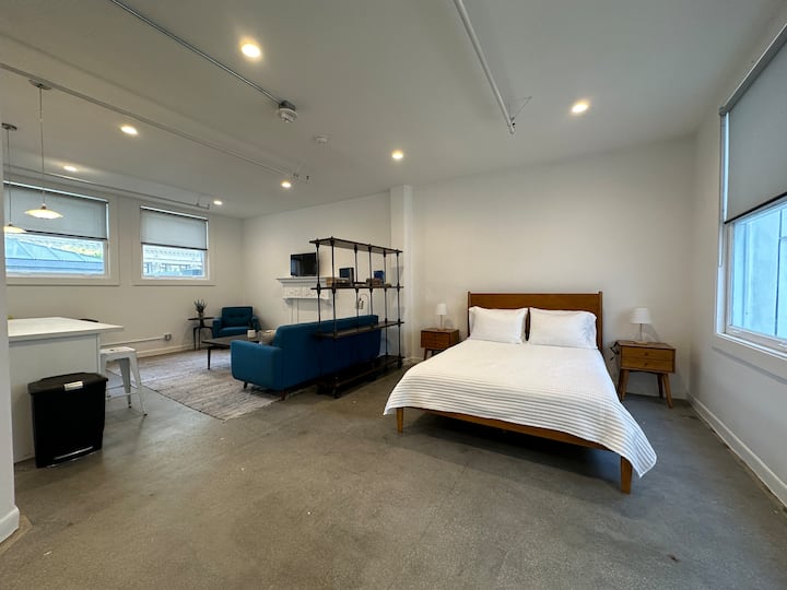 Modern Loft With Skyline Views - Los Angeles, CA