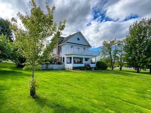 Farmhouse Manor