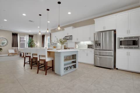 Modern Comfort: Deluxe Amenities & Elevator