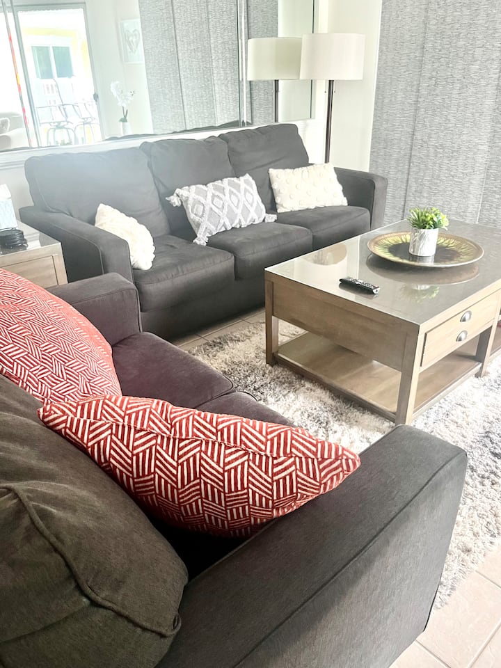 客厅的沙发床。 