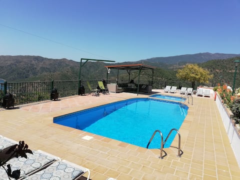 VILLA WITH POOL AND SPECTACULAR VIEWS