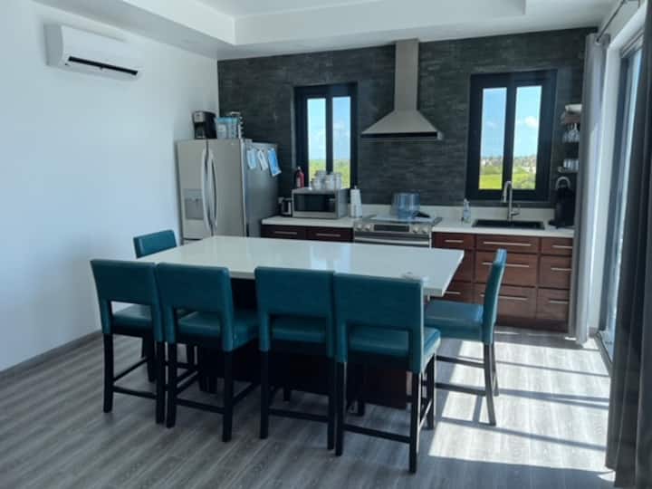 Island Dream-Sea View Penthouse in Caye Caulker