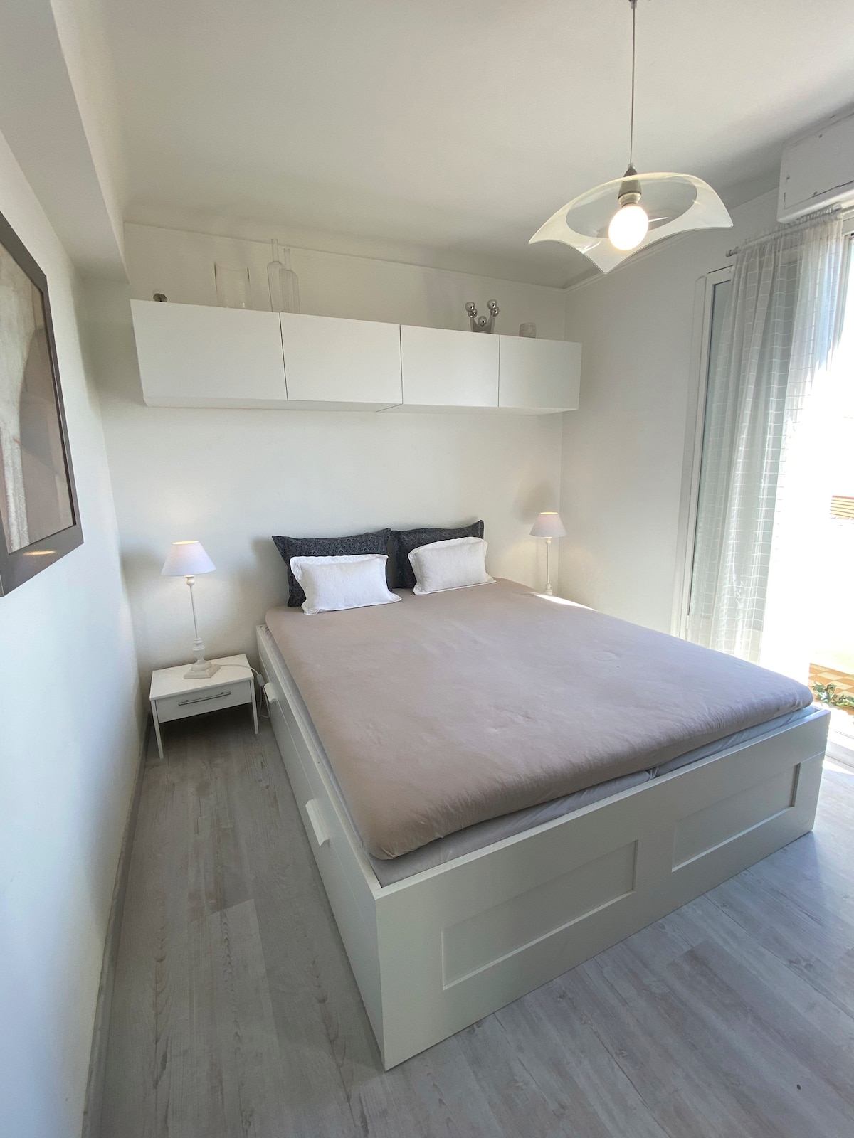 Დიდი საწოლი 160x200, რომელიც შედგება 2 განსხვავებული ლეიბისგან