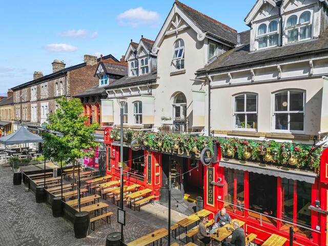 Apartment in Altrincham Centre gallery image 2