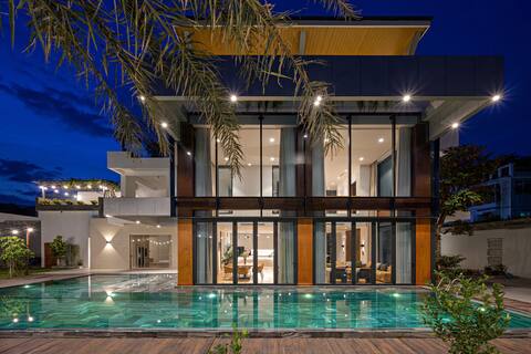 POOL VILLA w Ensuit Bathrooms + Outdoor Garden