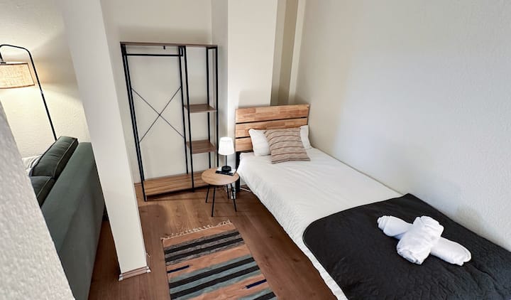 Otro lugar acogedor para dormir con una cama de 90 cm de ancho.