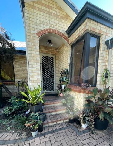 Modern & Great Location! Scarborough Breeze! gallery image 3