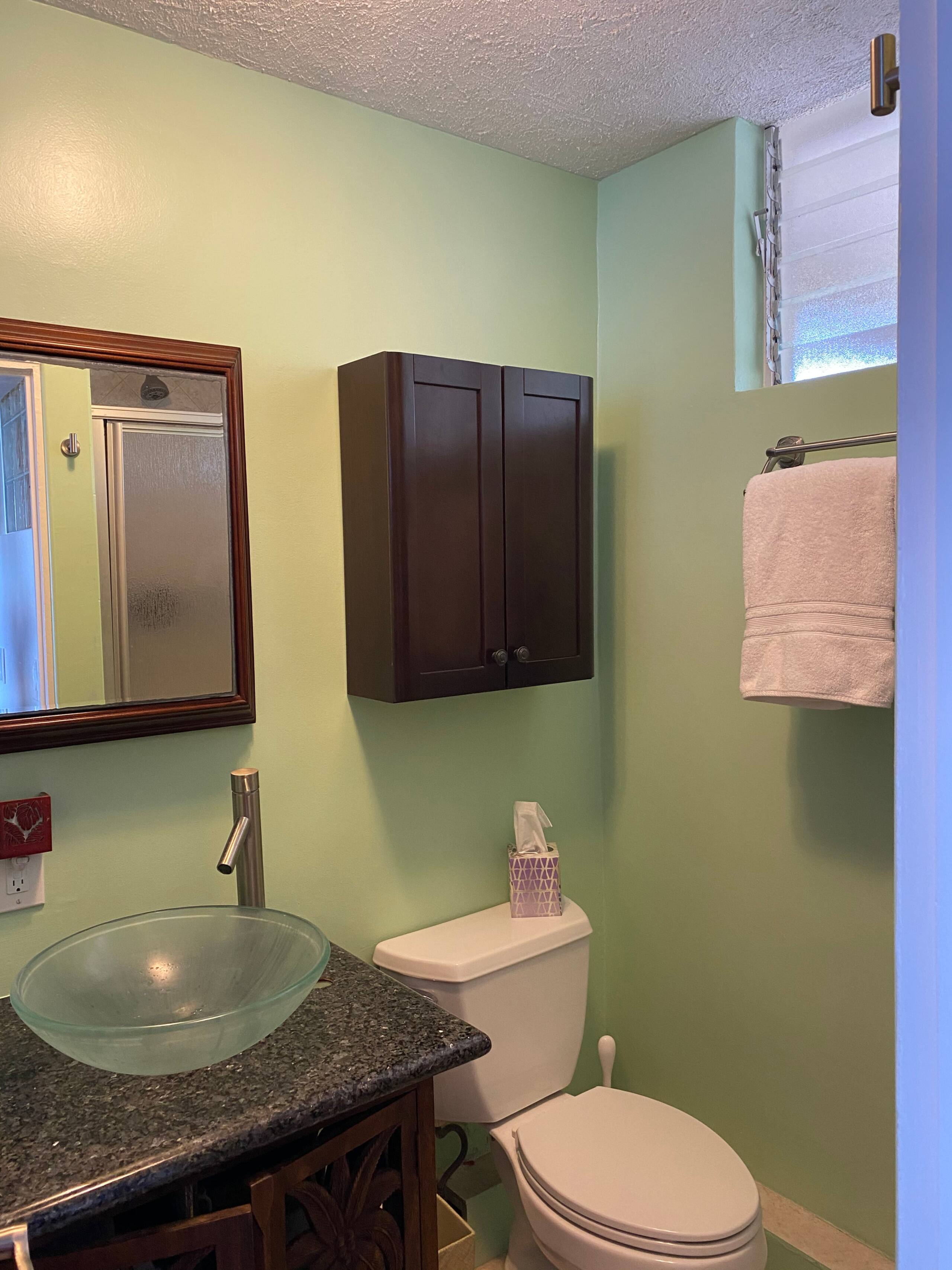 Kona Oceanfront Studio  #311 WITH LANAI and  A/C!! - Image 15