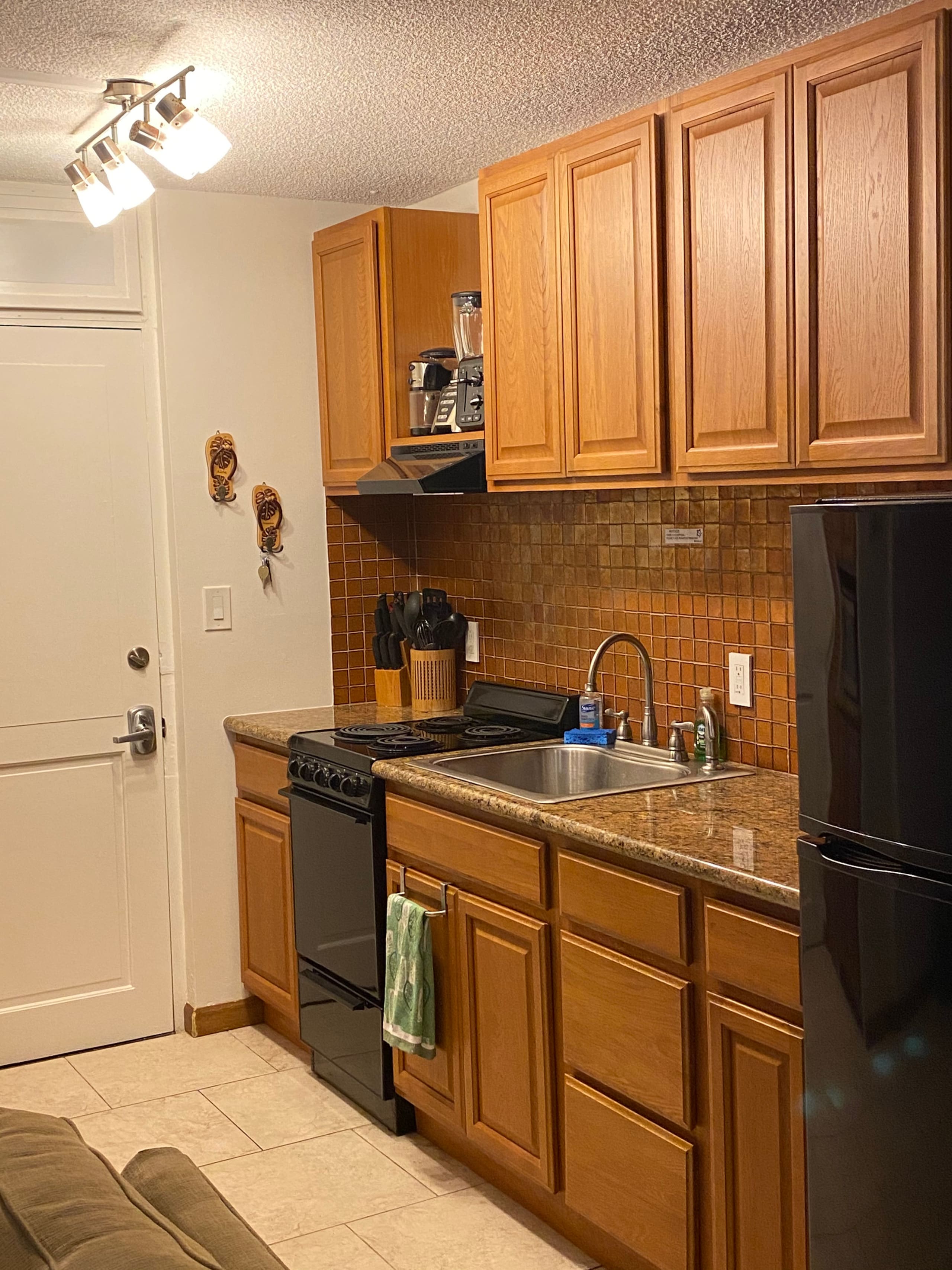 Kona Oceanfront Studio  #311 WITH LANAI and  A/C!! - Image 10