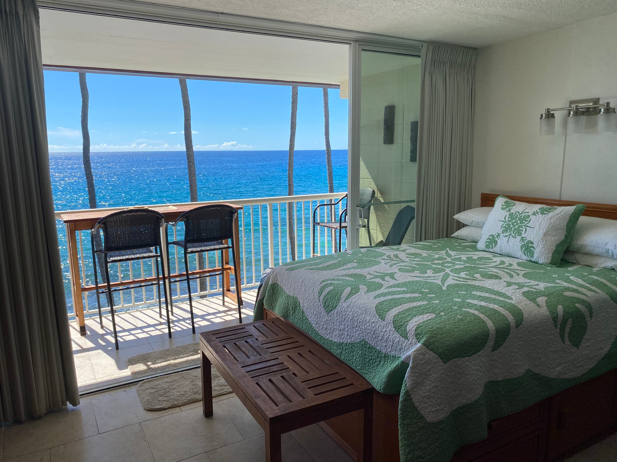 Kona Oceanfront Studio  #311 WITH LANAI and  A/C!! - Image 4