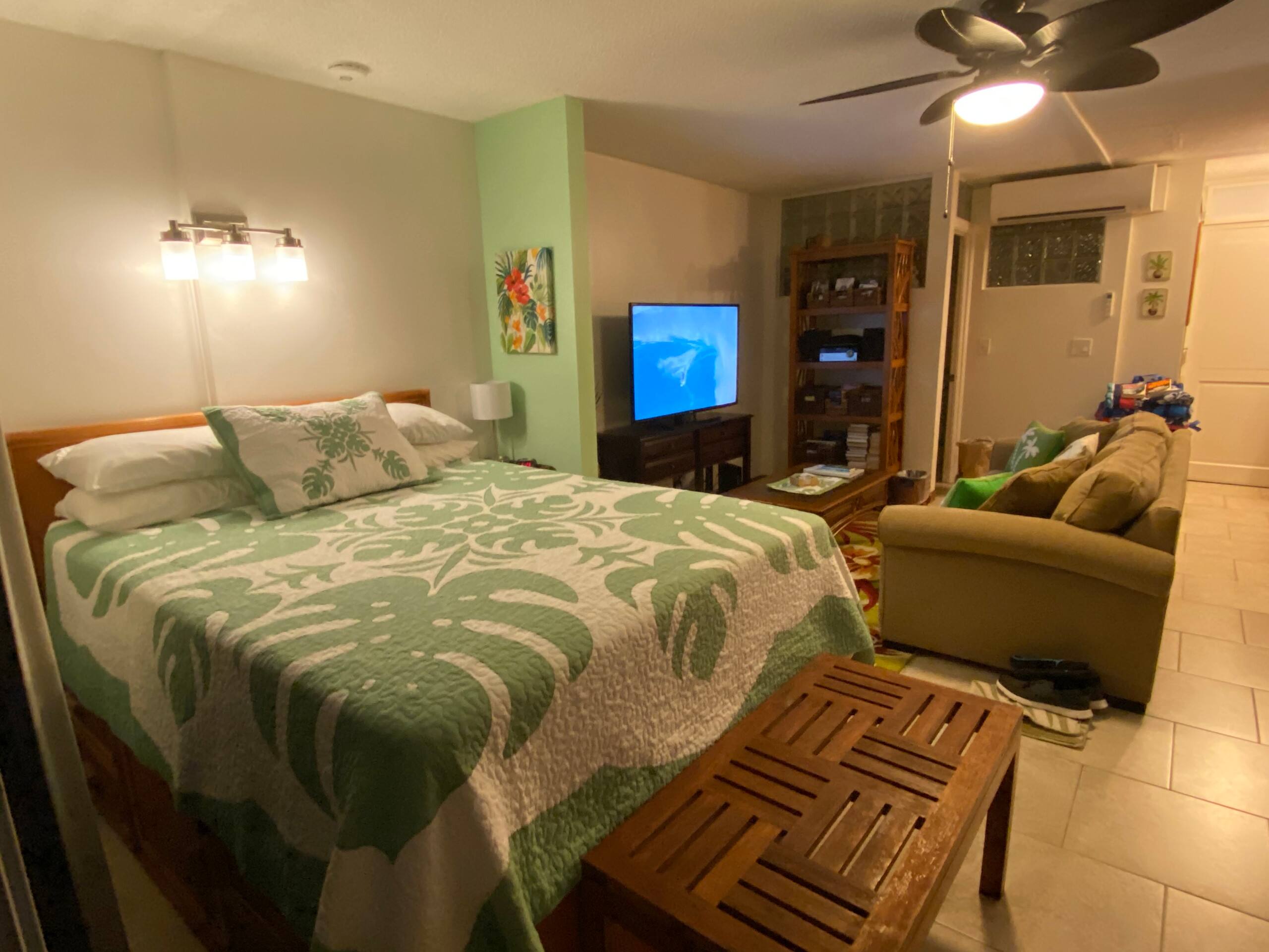 Kona Oceanfront Studio  #311 WITH LANAI and  A/C!! - Image 8