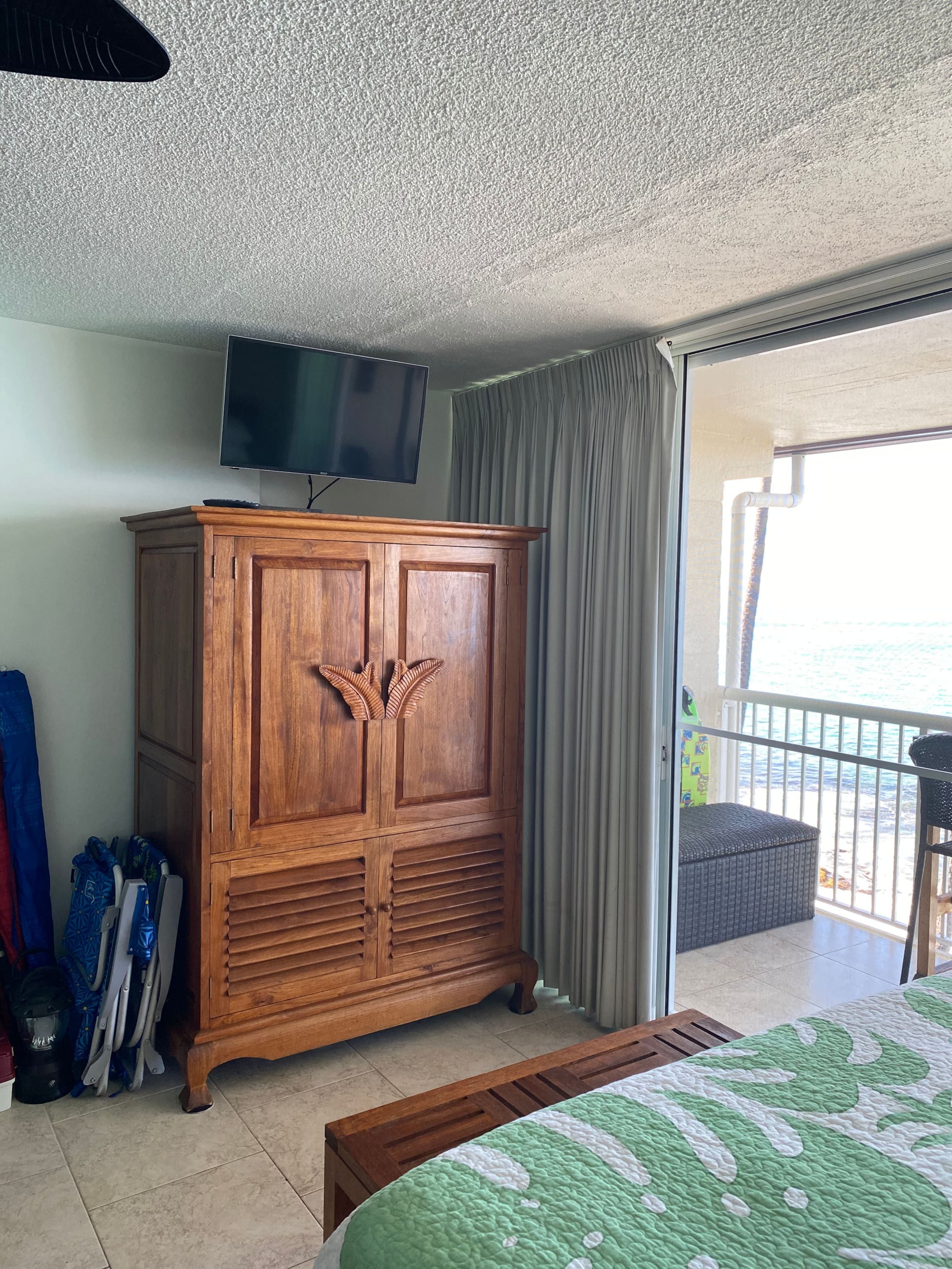 Kona Oceanfront Studio  #311 WITH LANAI and  A/C!! - Image 13