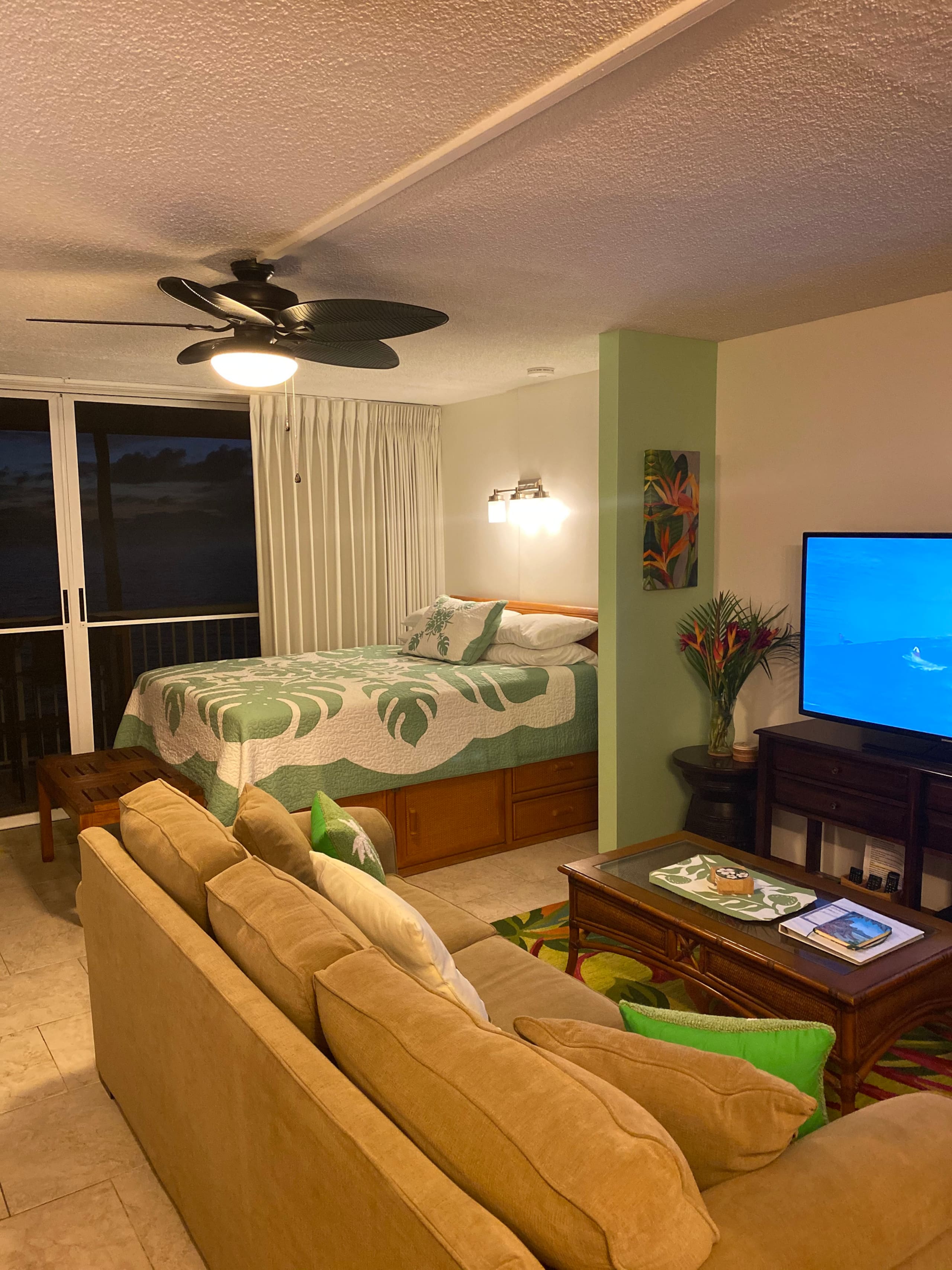 Kona Oceanfront Studio  #311 WITH LANAI and  A/C!! - Image 5