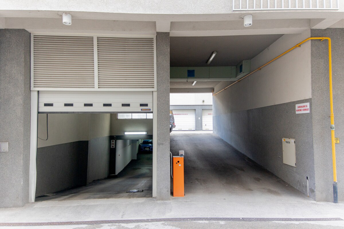 Skenderpasina Skyline 2-BDR apartment with balcony