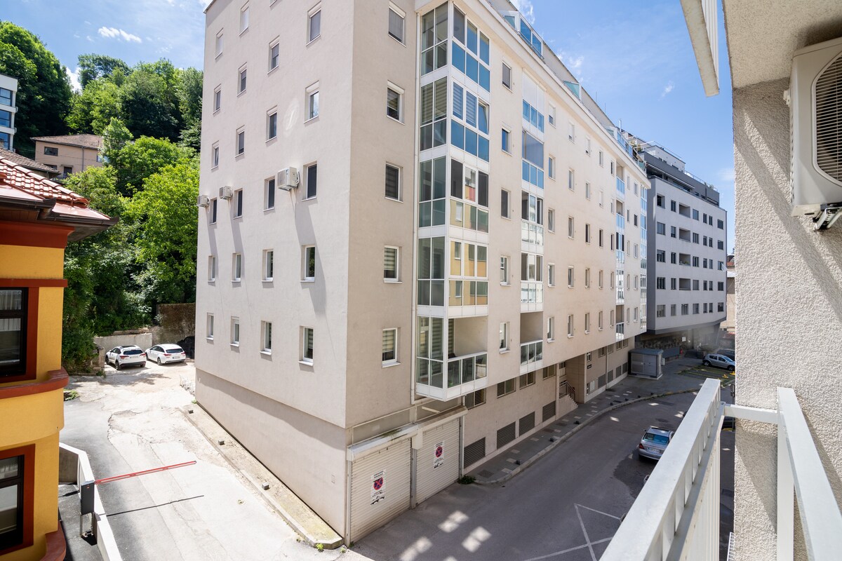 Skenderpasina Skyline 2-BDR apartment with balcony