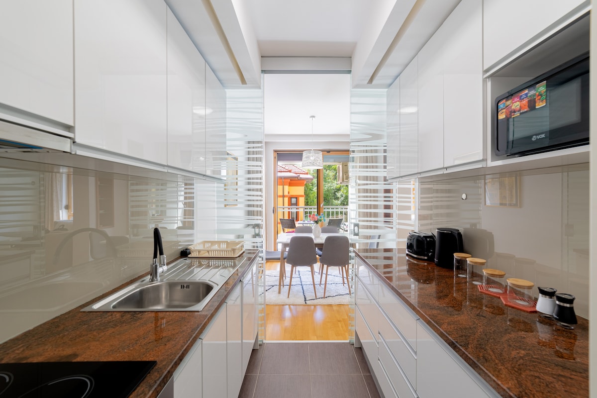 Skenderpasina Skyline 2-BDR apartment with balcony