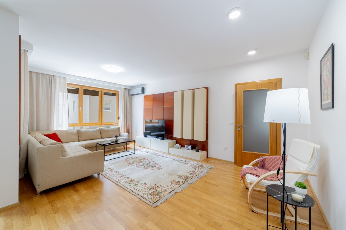 Skenderpasina Skyline 2-BDR apartment with balcony