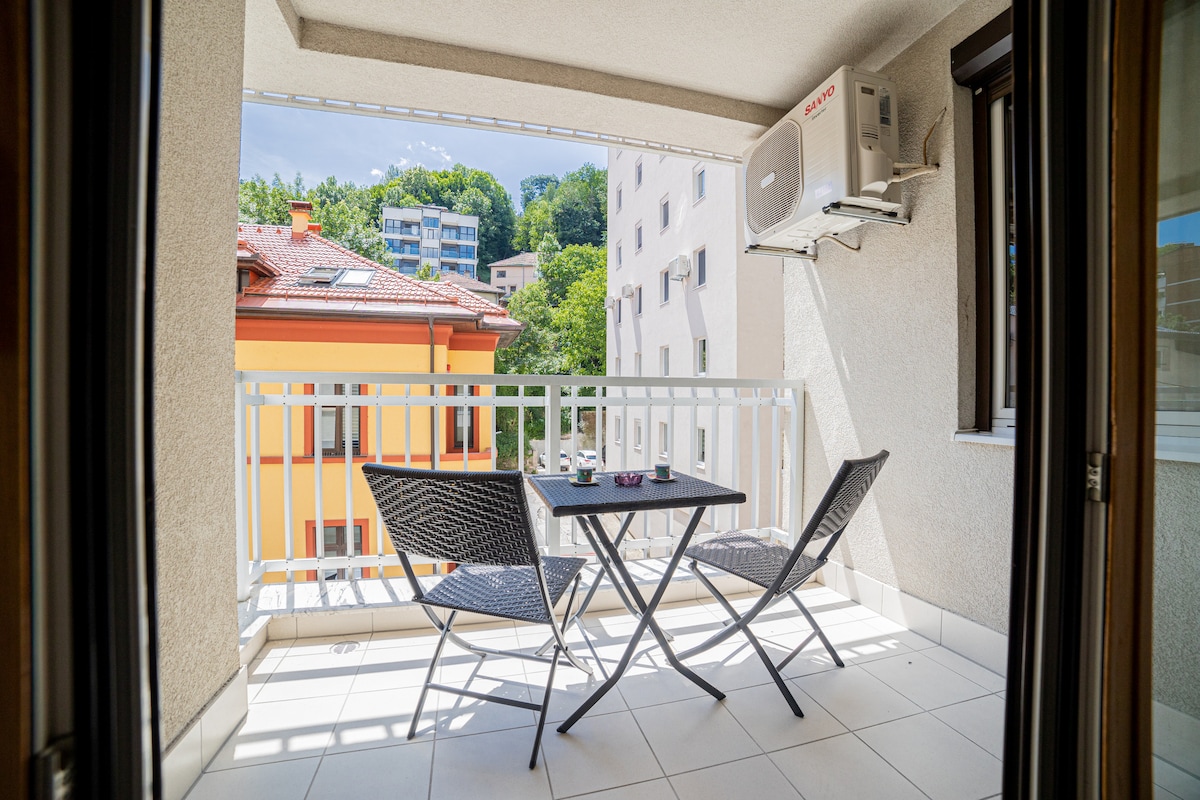 Skenderpasina Skyline 2-BDR apartment with balcony