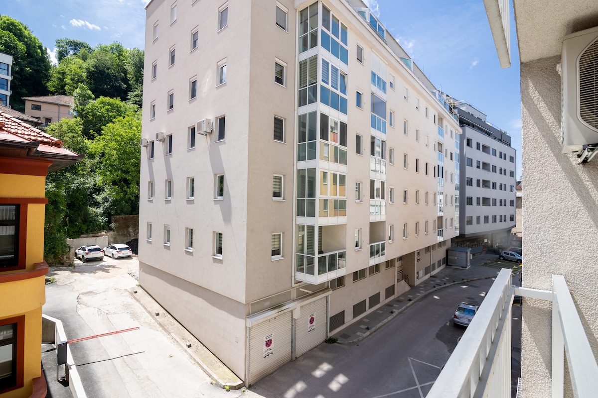 Skenderpasina Skyline 2-BDR apartment with balcony