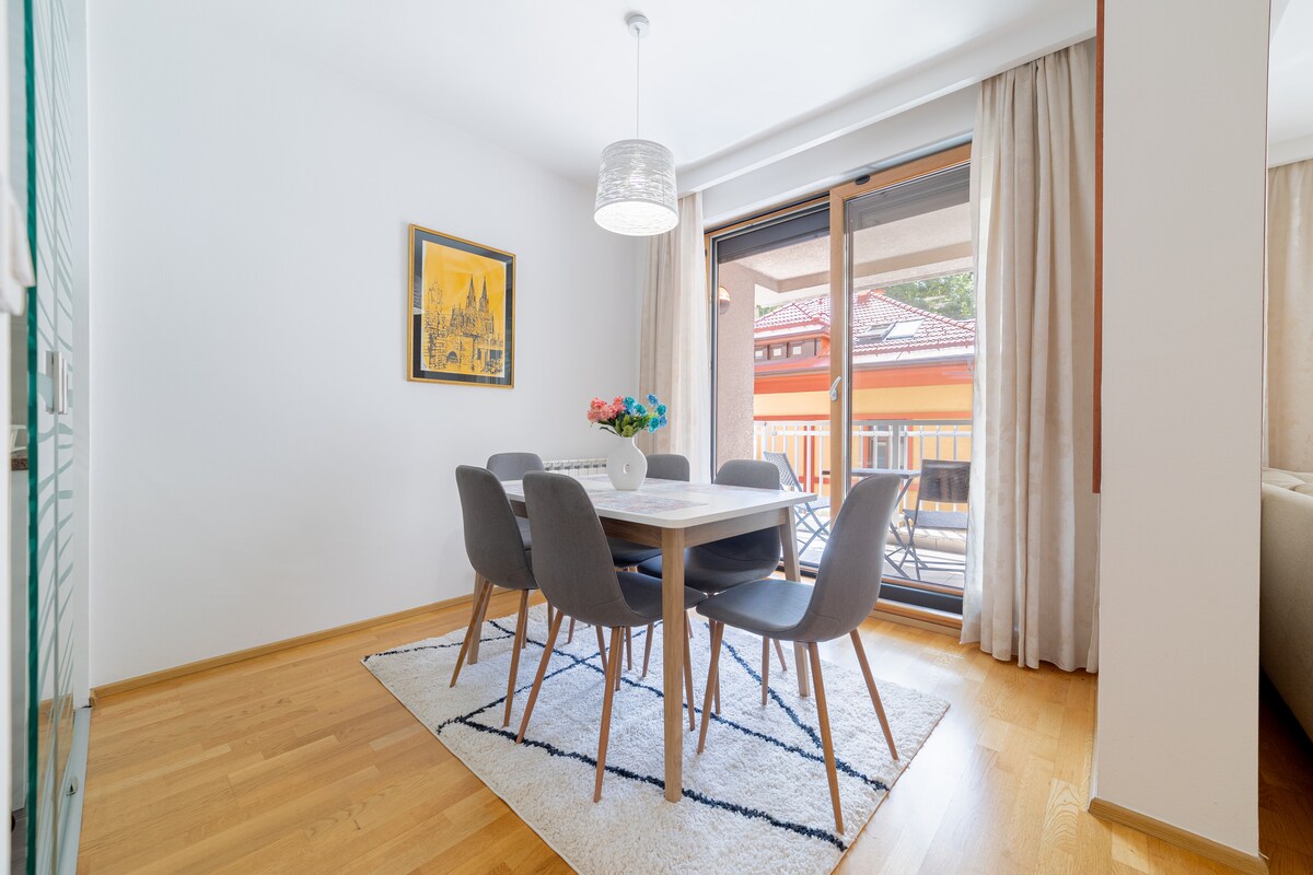 Skenderpasina Skyline 2-BDR apartment with balcony