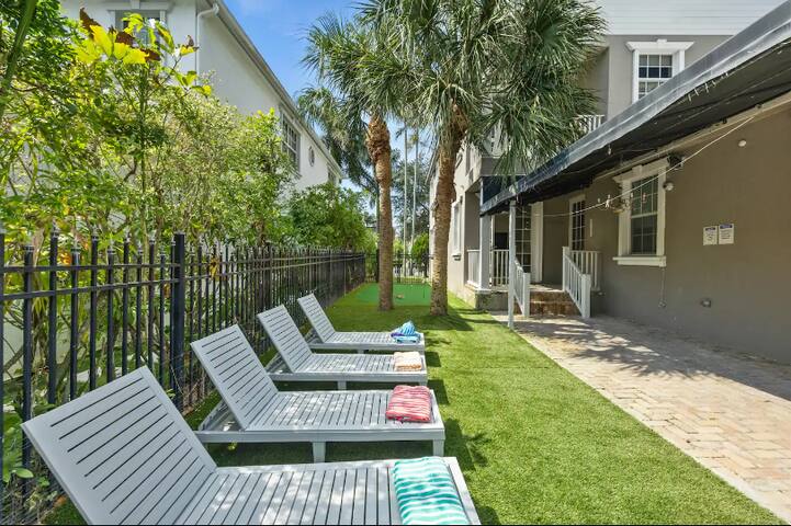 Hollywood Retreat: 2-Story with Heated Pool gallery image 4