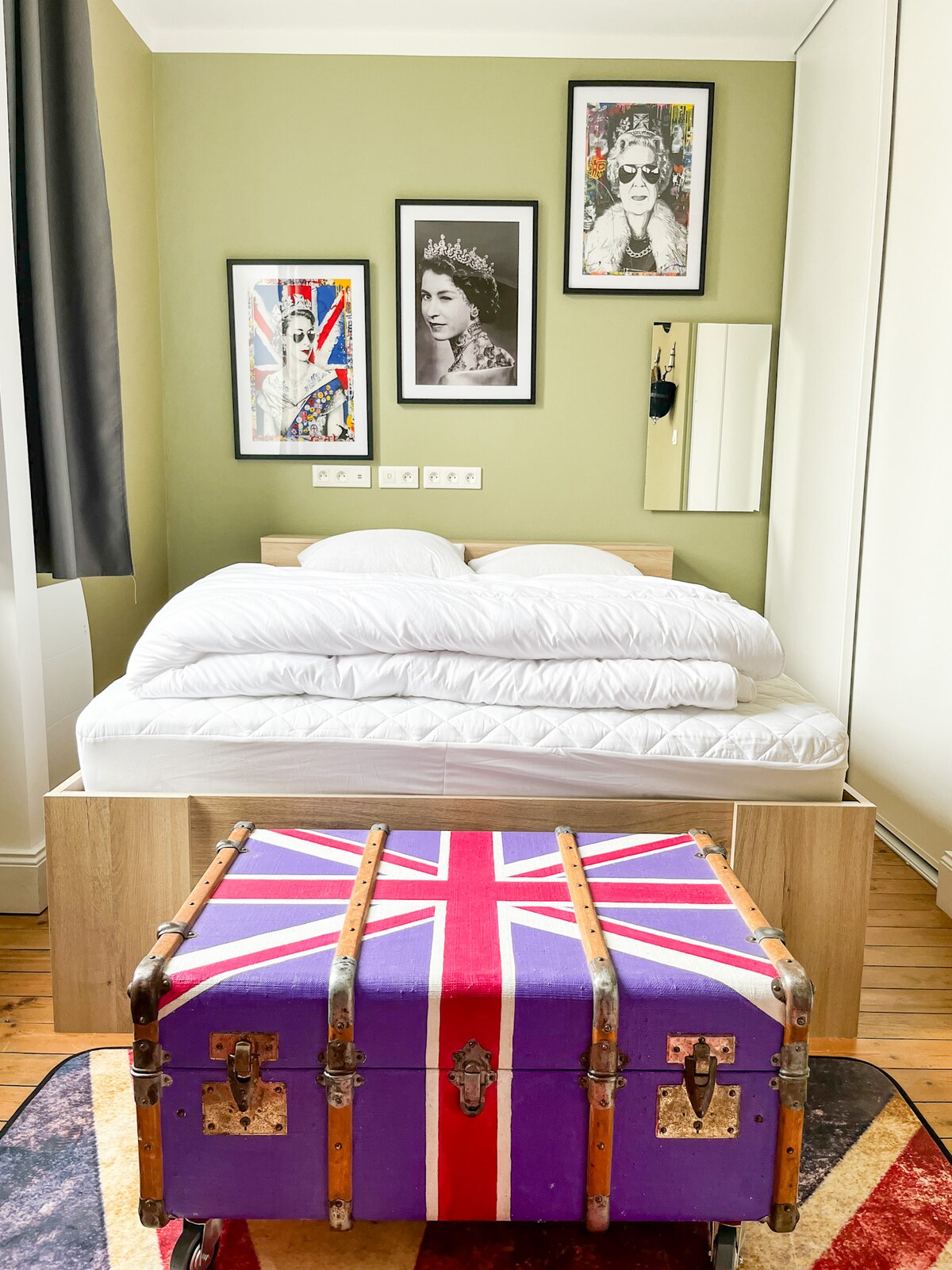 The trunk contains about fifty varied comics