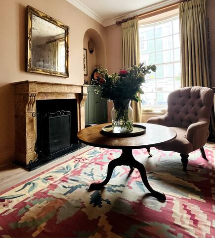 Hillgate Village townhouse. gallery image 2