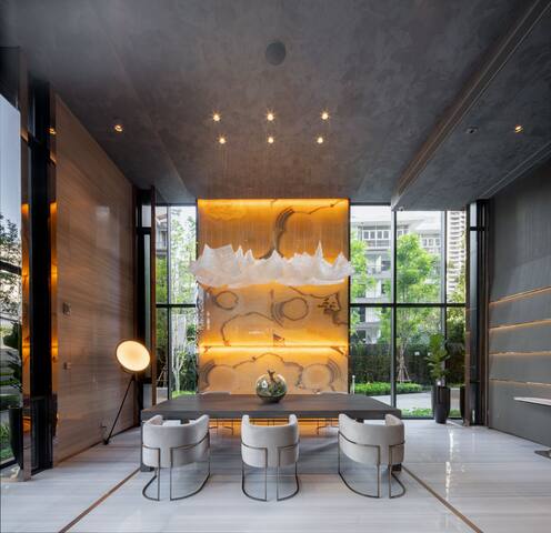 Designer Luxury Best Location Asoke BTS MRT gallery image 5