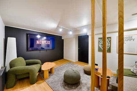 Luxury 3 BR Apartment with TV Lounge