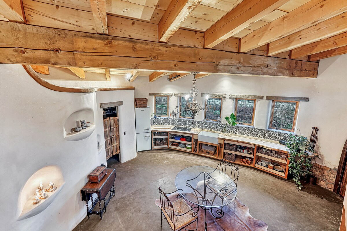 Aho-a Paonia Cob House - Casa particulars (Cuba) for Rent in Paonia,  Colorado, United States - Airbnb, image size:1200x800