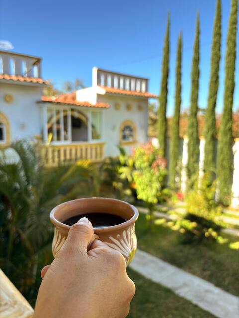 Casa familiar: Terraza y jardín