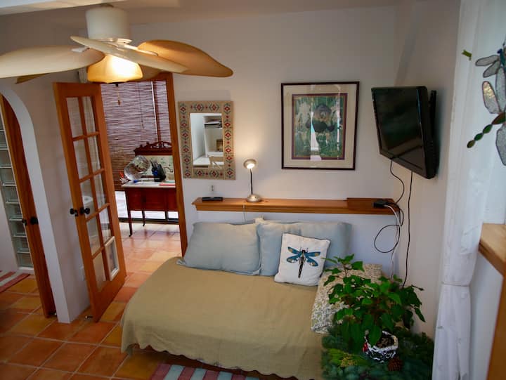 Encinitas Cottage/lanai-close2beach - San Diego, CA