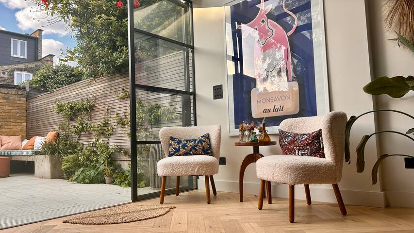 Stylish 4 bedroom home in London gallery image 2